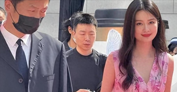 驰牛配资 原来她是乔欣妈妈，二婚嫁上海豪门，难怪女儿不选杨洋转头嫁富豪